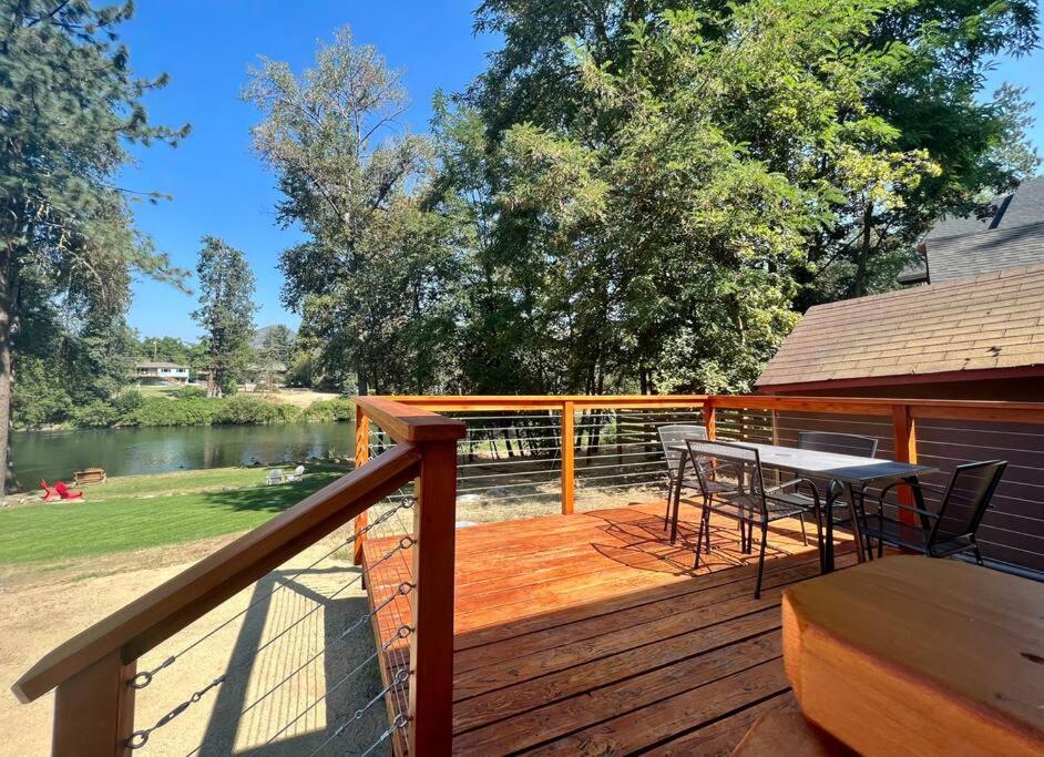 Deluxe Cabin 1 - Rogue River Resort Grants Pass Bagian luar foto